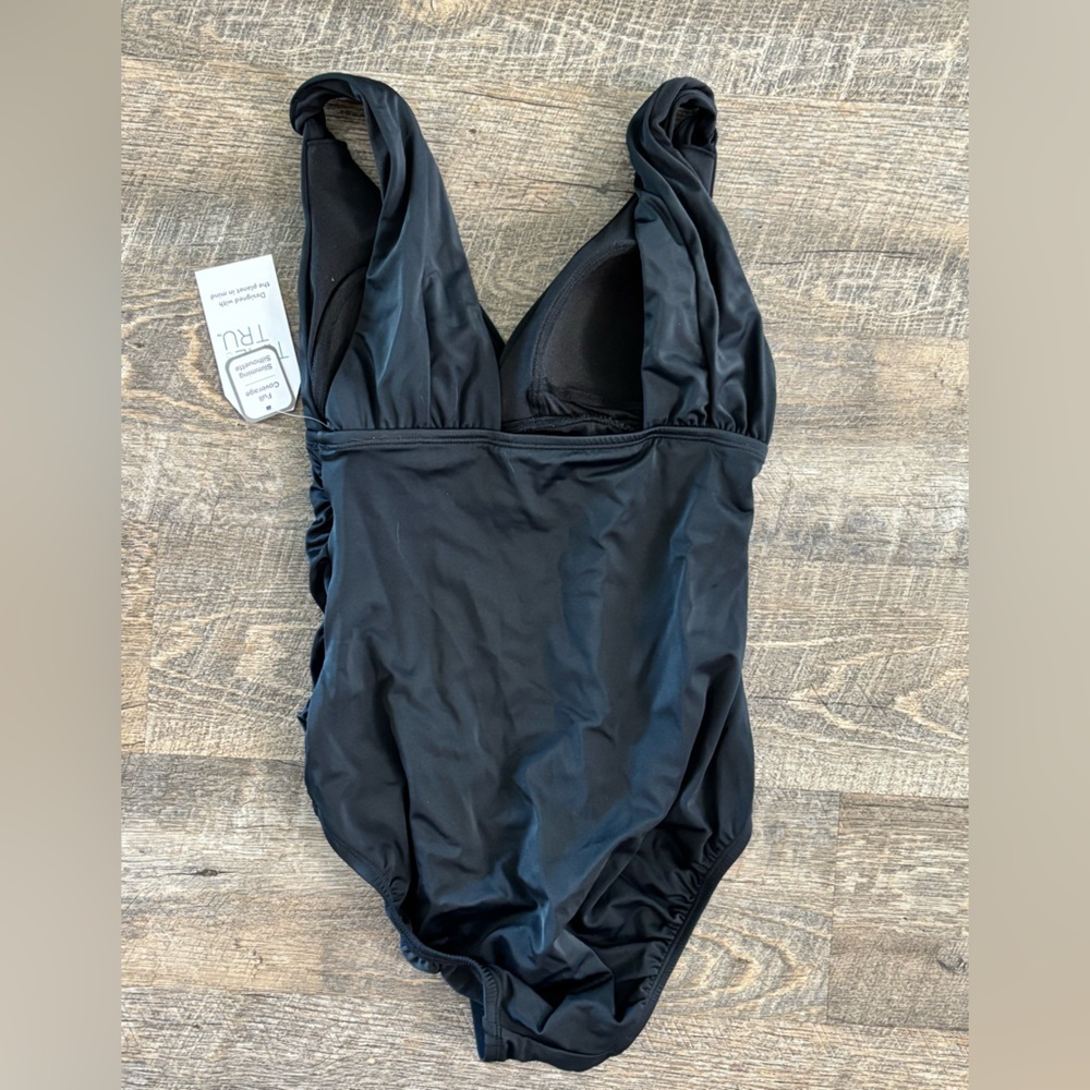 Elegant Black One-Piece Swimsuit - Picture 4 of 4